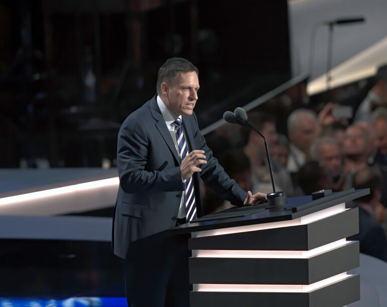Peter Thiel prêche le techno-messianisme à l’Institut de France